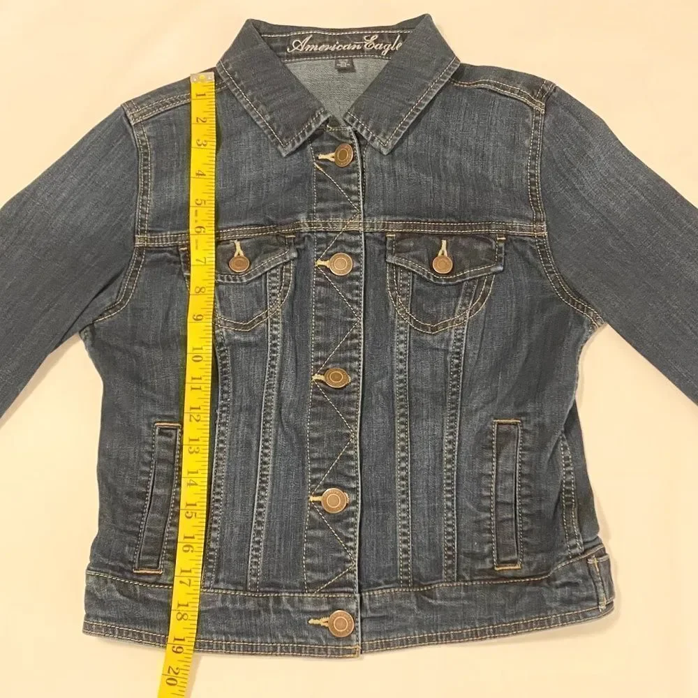 American Eagle Denim Jean Jacket Size M.